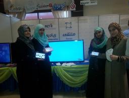 الطالبات صاحبات التطبيق من كلية تكنولوجيا المعلومات بالجامعة الإسلامية بغزة