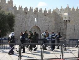 الاحتلال يفرض طوقًا عسكريا على مدينة القدس 
