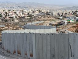 جدار الفصل.. أفعى إسرائيلية تلتف حول رقبة الضفة