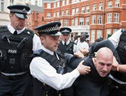 الشرطة البريطانية تعتقل صحفي (الأرشيف)