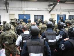 نادي الأسير: غدا جلسة حاسمة بين الأسرى وادارة عوفر