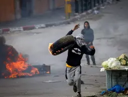 بدعم إسرائيلي.. كيف حرفت فتح مطالب الشباب في غزة؟