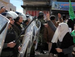 فريق الدفاع عن الفتاة آلاء بشير: 25 عنصرا من الوقائي اعتقلوها من داخل المسجد