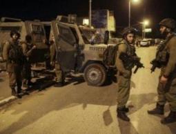 الاحتلال يداهم منزل أسير في ميثلون وينصب حواجز عسكرية جنوب جنين
