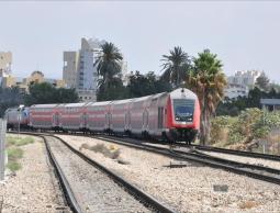 مسار سكة القطار قرب تل الربيع المحتلة(الجزيرة)