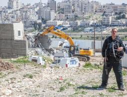 الاحتلال يجرف أراضي غرب بيت لحم