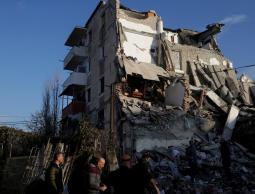 ارتفاع عدد ضحايا زلزال البانيا الى 16 قتيلاً ومئات الجرحى