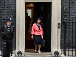 وزيرة الداخلية البريطانية ستعرض على الحكومة هذا الأسبوع خطة لتقييد هجرة ذوي المهارات المتدنية(غيتي)