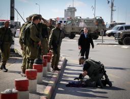 إصابة شاب فلسطيني برصاص الاحتلال بزعم تنفيذه عملية دهس
