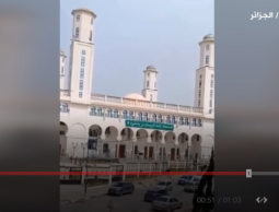 فيروس كورونا: مؤذن جزائري يبكي خلال الأذان بعد قرار غلق المساجد