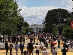 المظاهرات الاحتجاجية تتواصل للأسبوع الثاني أمام البيت الأبيض (الأناضول)وكالة الأناضول