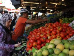 أسعار الخضار  والفواكه والدجاج واللحوم في قطاع غزة اليوم السبت