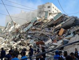 الإعلام الحكومي: قصف المقرات الحكومية جريمة مخالفة للقوانين والأعراف الدولية