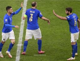 فرحة لاعبي إيطاليا بالفوز