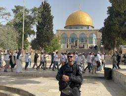 عشرات المستوطنين يدنسون المسجد الأقصى