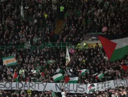 كيف تضامنت جماهير نادي سلتيك الاسكتلندي مع فلسطين ونابلس