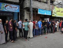 إغلاق جميع المخابز وسط غزة وتحذير أممي من خطر الجوع والمرض