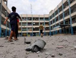 آثار القصف على أحد مدارس الأنروا - غزة.