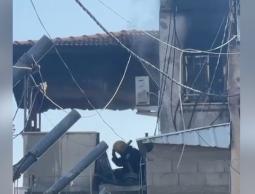 أجهزة السلطة في جنين تمنع الدفاع المدني إطفاء الحريق في منزل (العموري)