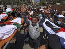 25 شهيدًا منذ ساعات الفجر جراء قصف طائرات الاحتلال لمناطق مختلفة في غزة