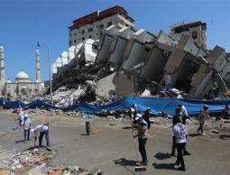 غزة أجمل برمضان..مبادرة لإزالة الركام من الطرقات