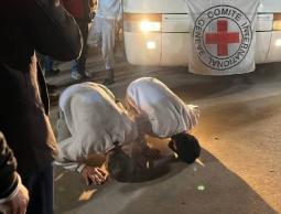 الاحتلال يفرج  عن الدفعة السابعة من الأسرى في إطار صفقة (طوفان الأحرار)