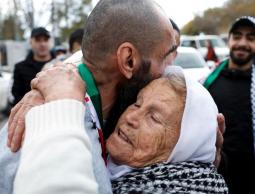الاحتلال يبعد عددًا من محرري صفقة (طوفان الأحرار) عن المسجد الأقصى
