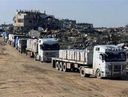 (إسرائيل) تمنع إدخال المساعدات إلى غزة.. ابتزازٌ رخيصٌ للغزيين