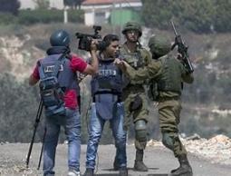 منتدى الإعلاميين: أكثر من 60 صحفيًا فلسطينيًا في سجون الاحتلال