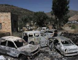 مستوطنون يحرقون 17 مركبة فلسطينية غرب سلفيت وسط تصعيد الاعتداءات بالضفة