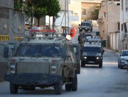 قوات الاحتلال تواصل اقتحام مخيم عسكر الجديد شرق نابلس