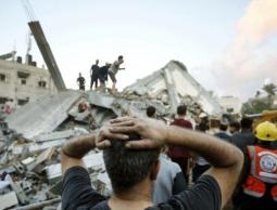 14 شهيدًا بينهم 3 من منتظري المساعدات بنيران الاحتلال منذ فجر اليوم