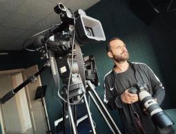 الإعلام الحكومي: ارتفاع عدد الشهداء الصحفيين إلى 228 باستشهاد إسماعيل أبو حطب