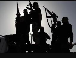 مركز دراسات: الاحتلال يلعب بالنار عبر تسليح عصابات في غزة