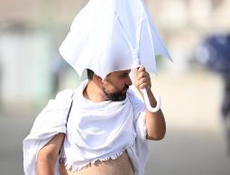 قوافل الحجيج تتوجه إلى عرفات لأداء ركن الحج الأعظم