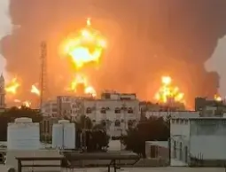 (إسرائيل) تشن هجومًا بحريًا على ميناء الحديدة غربي اليمن