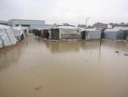 بلدية جباليا تُحذّر: الشتاء قد يفجّر كارثة صحية في ظل دمار شبكات الصرف والمياه