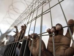 المركز الفلسطيني للدفاع عن الأسرى يطالب بحماية دولية للأسرى من التنكيل