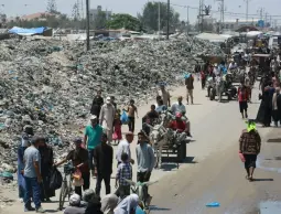 الحرب تُسقط منظومة إدارة النفايات الطبية في مستشفيات غزة