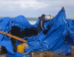 السراج: انهيار المباني وغرق الخيام يهدد حياة المدنيين في غزة