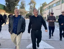 حماس تطالب بملاحقة قادة الاحتلال بعد هدم مقر الأونروا في القدس