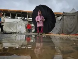 طقس فلسطين.. أمطار متفرقة اليوم يعقبها انخفاض حاد وموجة برد قارسة