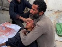 محمد الزوارعة.. الطفل الذي يبحث عن ألعابه تحت أنقاض بيته ويُستشهد تحت هدنة كاذبة