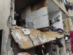 انهيار منزلين سكنيين في غزة نتيجة أضرار قصف سابق