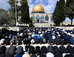 حماس: قيود الاحتلال على الأقصى انتهاك لحرية العبادة ومحاولة لفرض واقع تهويدي