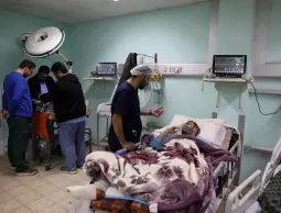 الصحة بغزة تحذر: آلاف الحالات الحرجة محاصرة بسبب قيود السفر عبر رفح