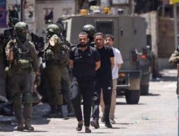 41 معتقلًا بينهم 4 مواطنات ونائب رئيس بلدية في حملة اقتحامات بالضفة