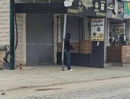 إضراب تجاري في قرية قبلان جنوب نابلس رفضاً لإقرار الاحتلال قانون إعدام الأسرى