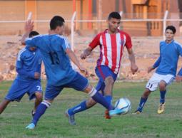 جانب من مباراة شباب رفح والاستقلال