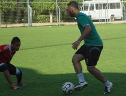 أحد المباريات على ملعب الإسلامية المعشب